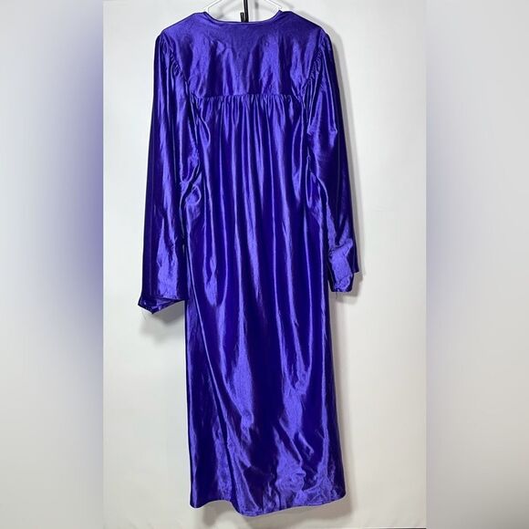 Purple graduation gown - Picture 6 of 9